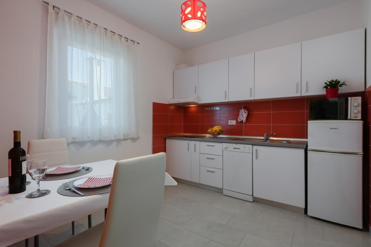 Apartments Greta & Ivona Pula Exterior photo